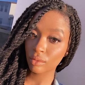 Meet your Posher, Monique